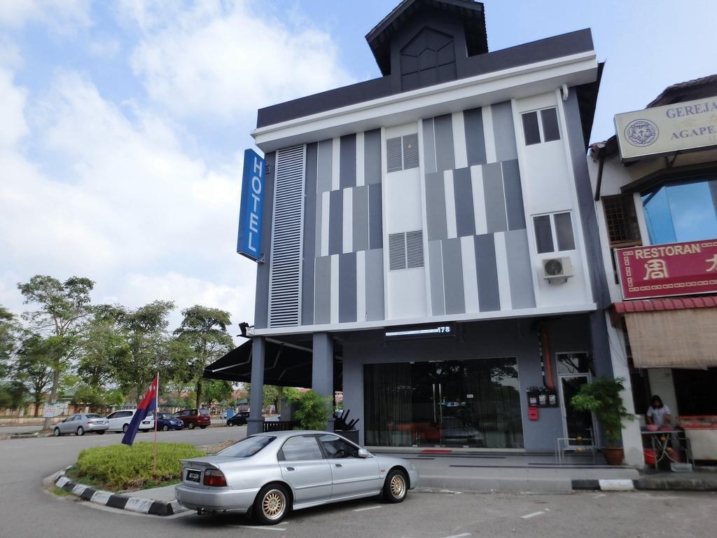 Nah Hotel Skudai Extérieur photo